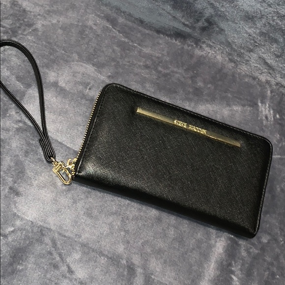 Steve Madden Handbags - NEW!! Steve Madden wristlet wallet.